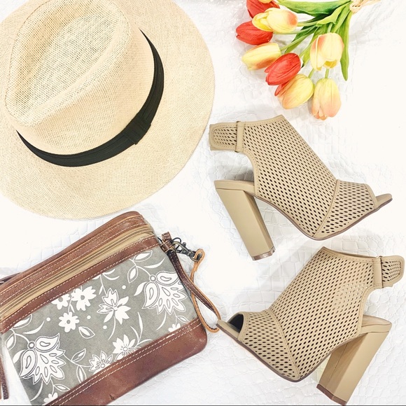 ✨LAST PAIR✨Hit The Town Booties - Picture 2 of 4